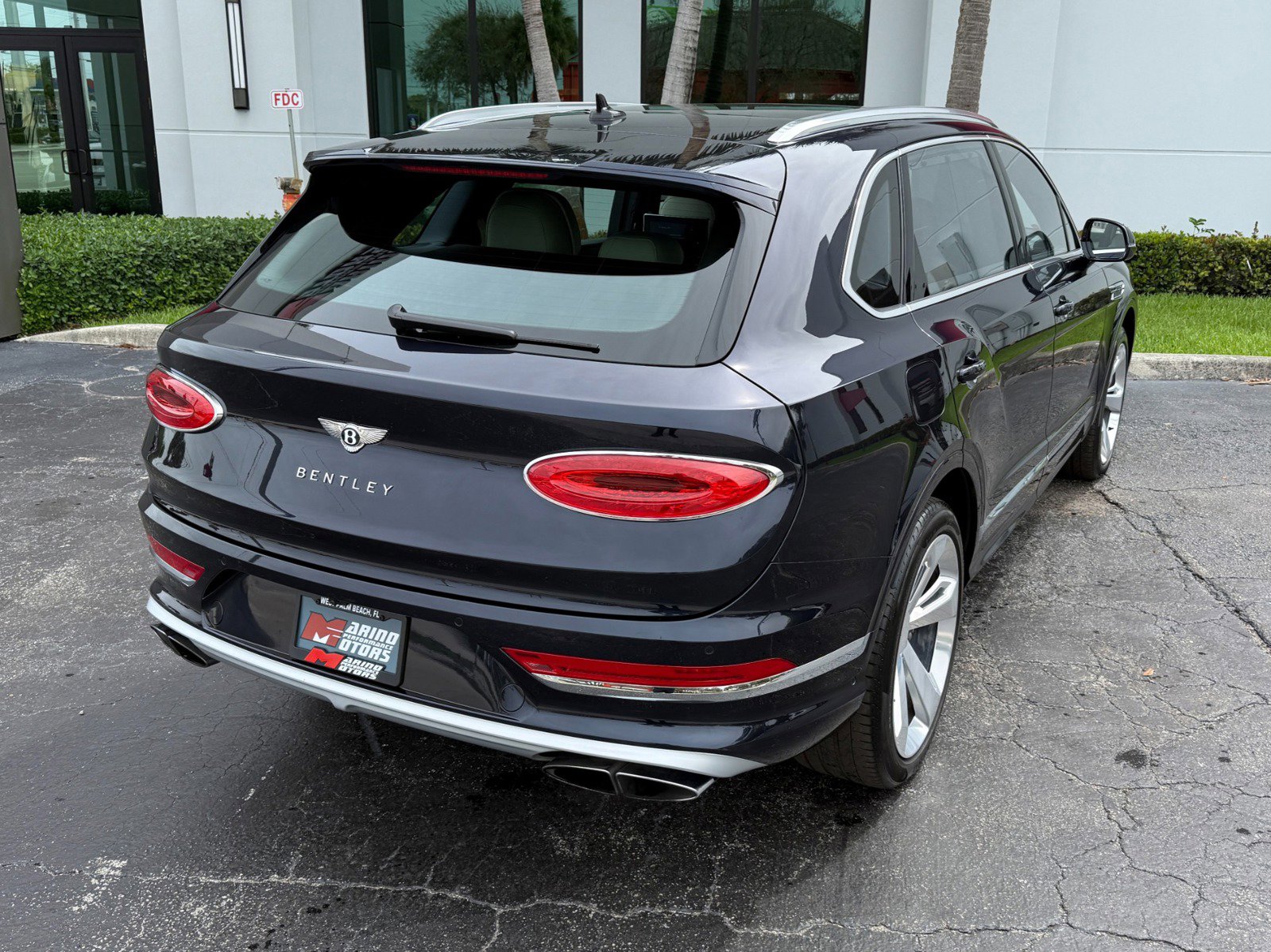 Used 2023 Bentley Bentayga Extended Wheelbase image 19
