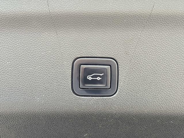 Used 2022 Chevrolet Suburban RST w/ Luxury Package AWD/4WD image 13