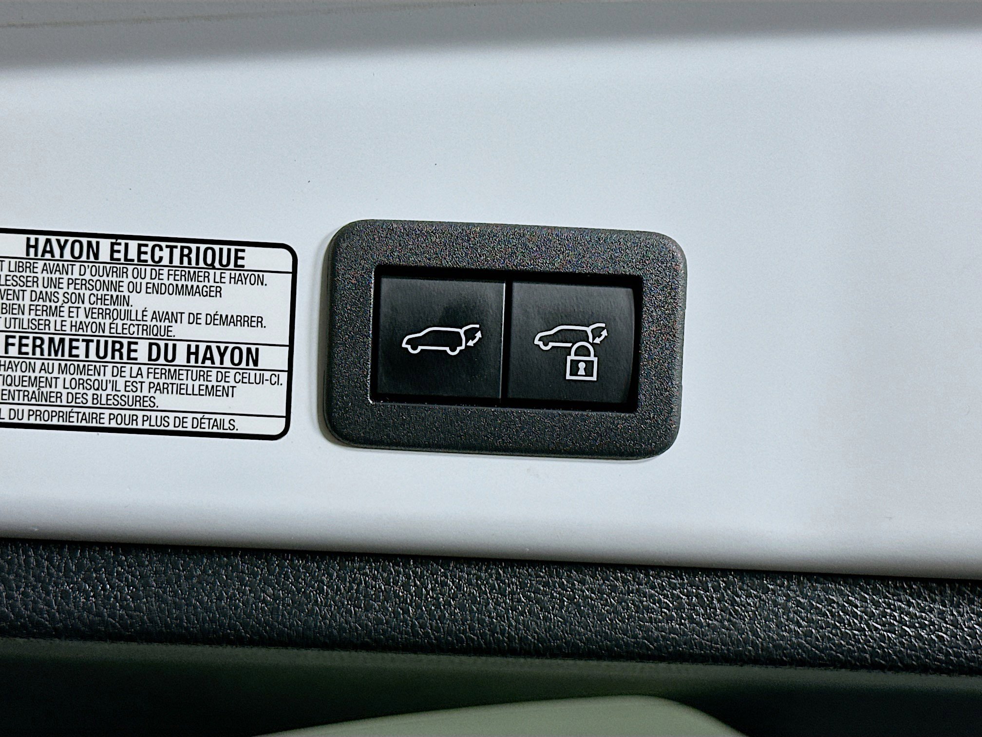 Used 2023 Toyota Corolla Cross XLE w/ Convenience Package image 29