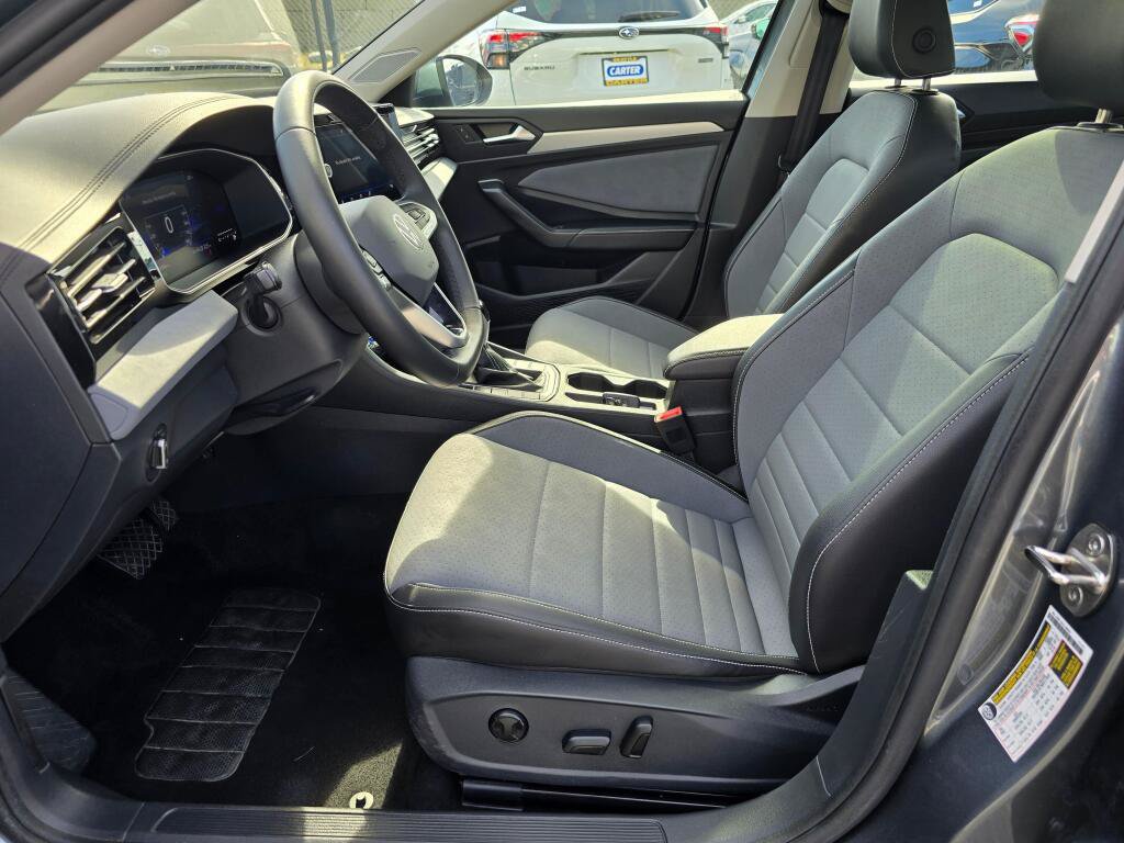 Used 2025 Volkswagen Jetta SE FWD image 20
