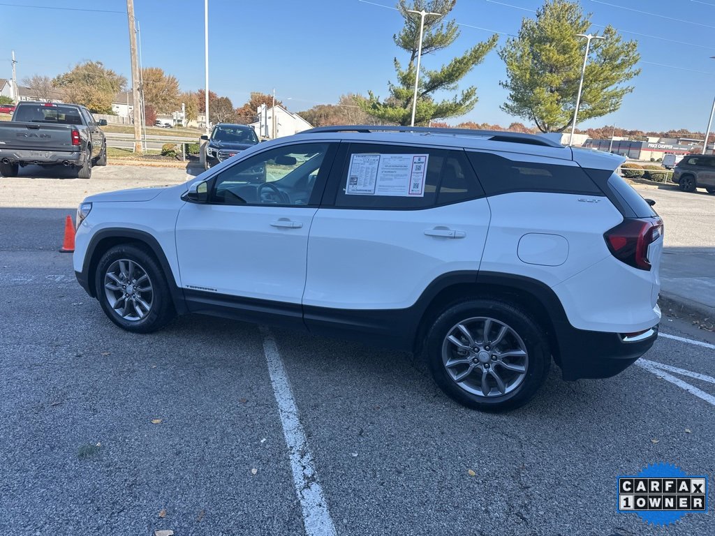 Used 2024 GMC Terrain SLT image 20
