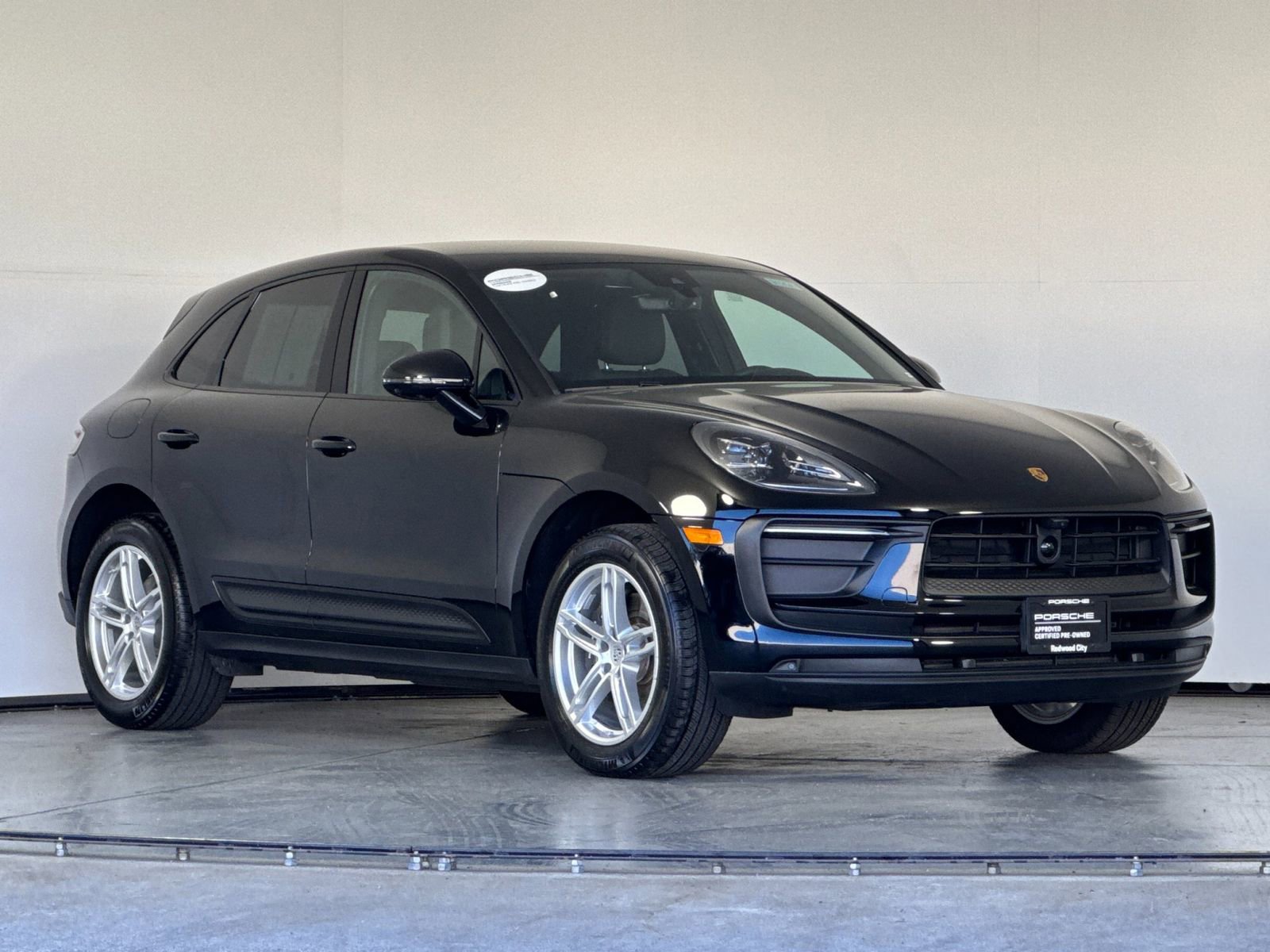 Certified 2025 Porsche Macan image 10