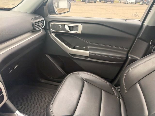 Used 2024 Ford Explorer XLT w/ Equipment Group 202A AWD/4WD image 22