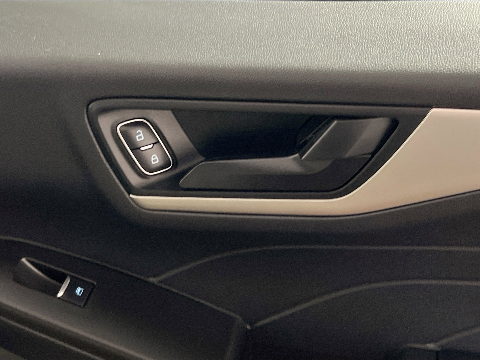 Used 2022 Ford Escape SE w/ SE Sport Appearance Package FWD image 32