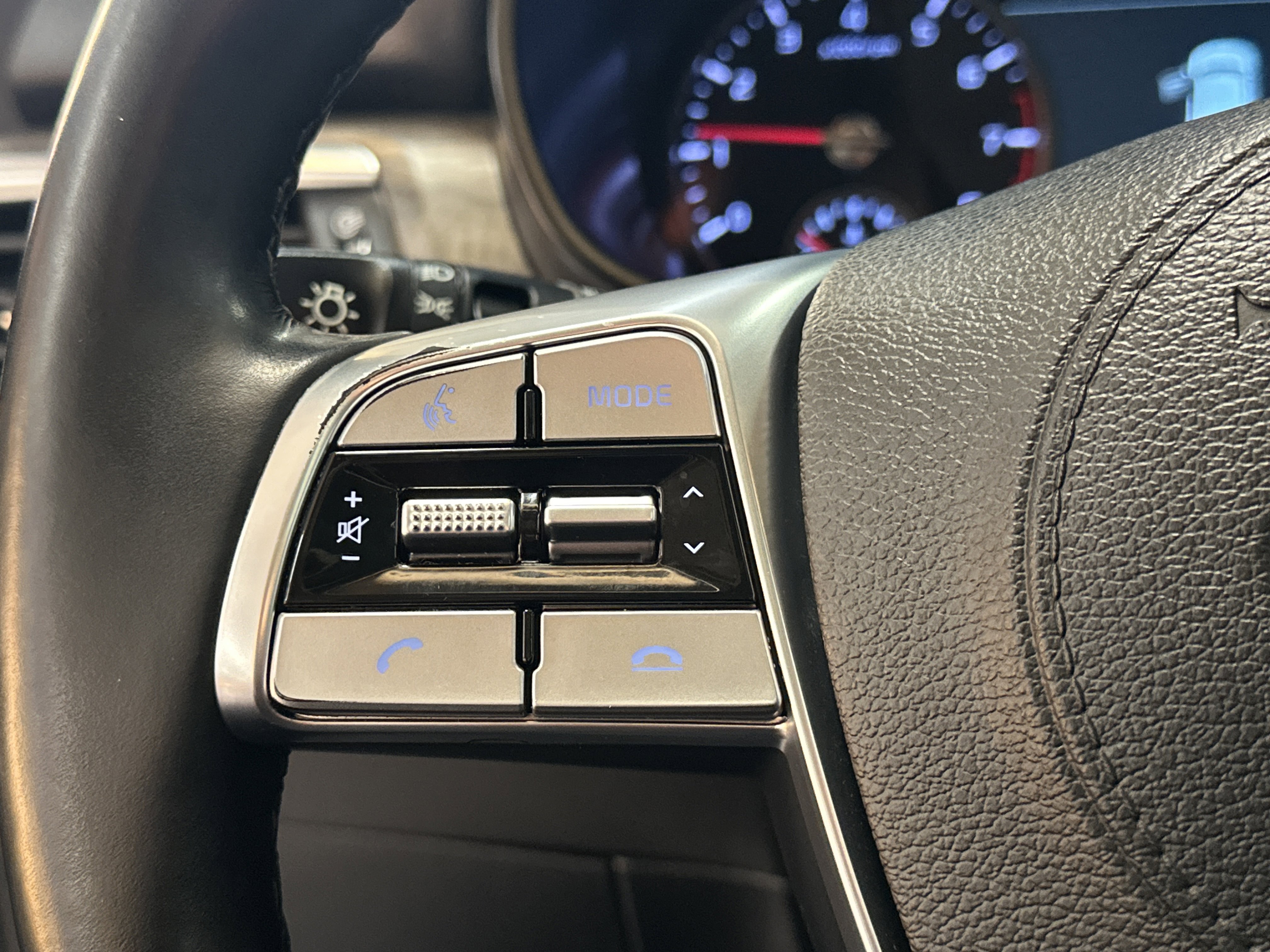 Used 2020 Kia Telluride SX w/ SX Prestige Package image 38