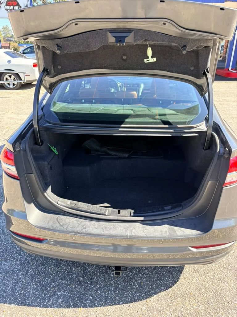 Used 2019 Ford Fusion Titanium FWD image 9