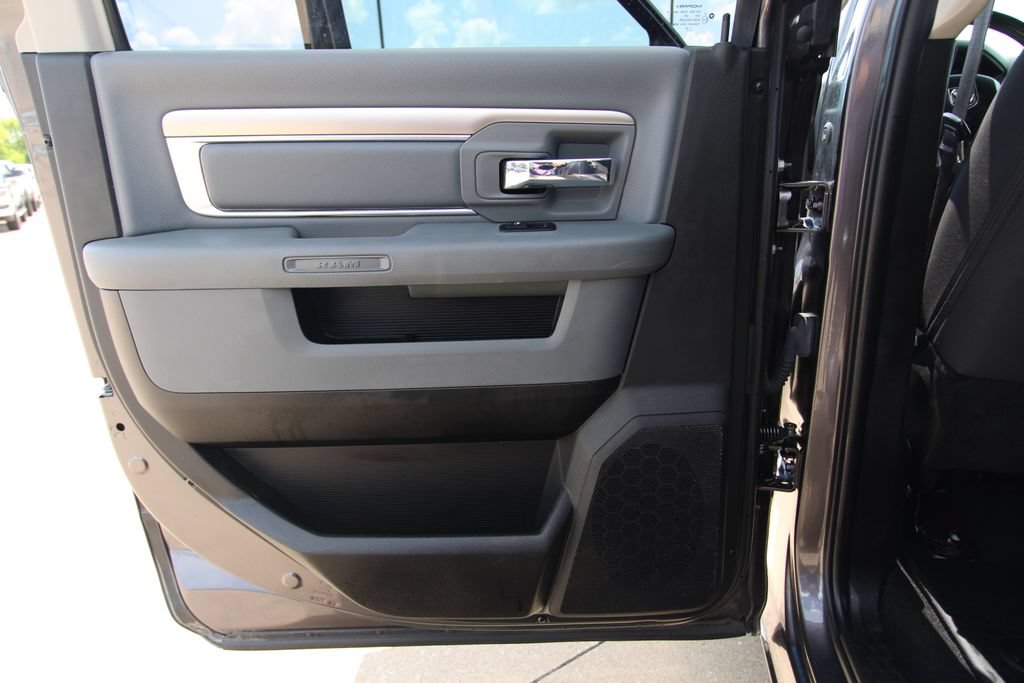 Used 2019 RAM 1500 Warlock AWD/4WD image 40