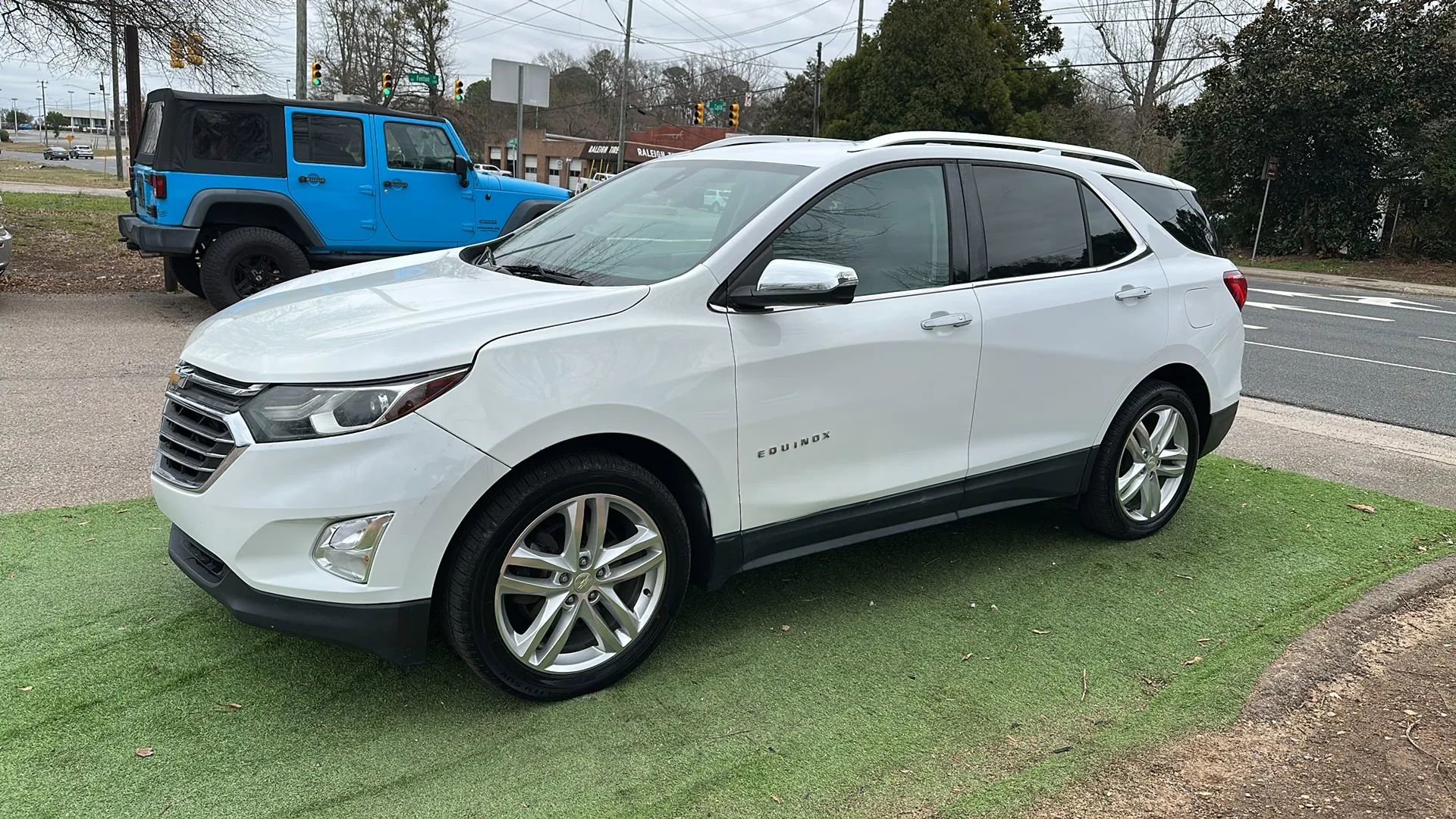 Used 2018 Chevrolet Equinox Premier FWD image 4