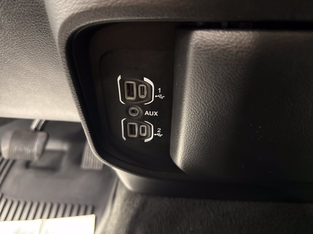 Used 2023 RAM 1500 Laramie AWD/4WD image 21
