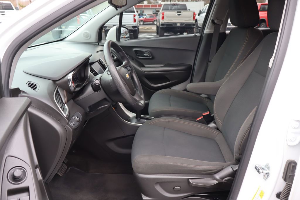 Used 2021 Chevrolet Trax LS w/ Tint and Cruise Package image 4