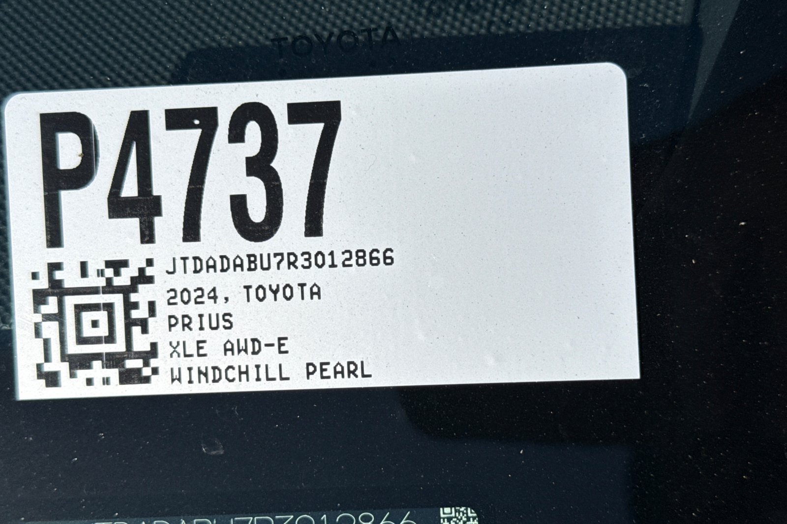Used 2024 Toyota Prius XLE AWD/4WD image 3