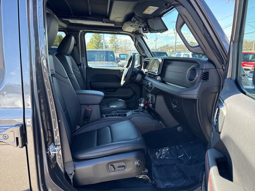 Certified 2025 Jeep Wrangler Unlimited Rubicon image 30