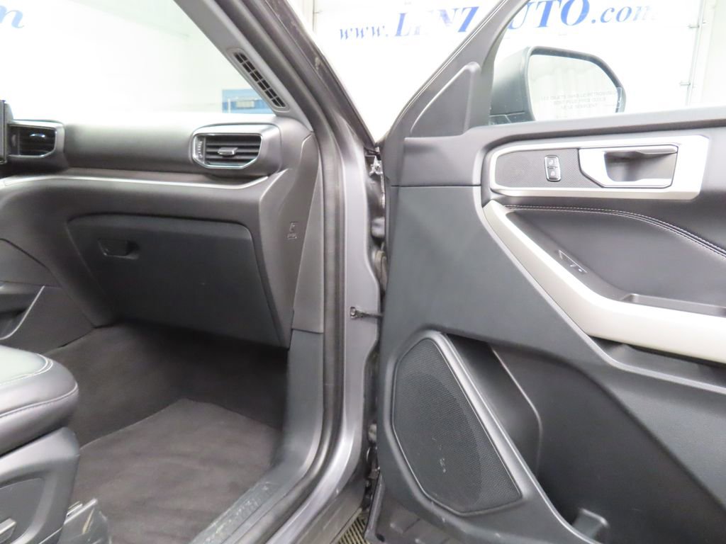 Used 2023 Ford Explorer XLT AWD/4WD image 23