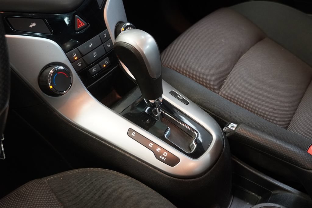 Used 2015 Chevrolet Cruze LT FWD image 21