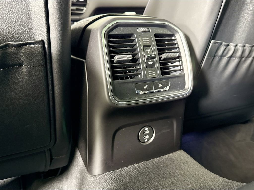 Used 2024 Porsche Macan image 16