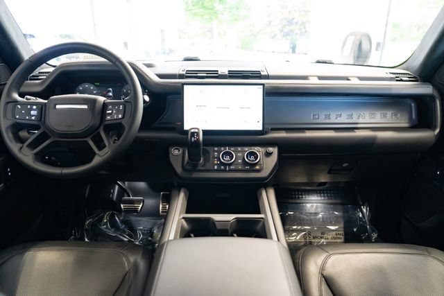 Used 2025 Land Rover Defender 110 V8 AWD/4WD image 10