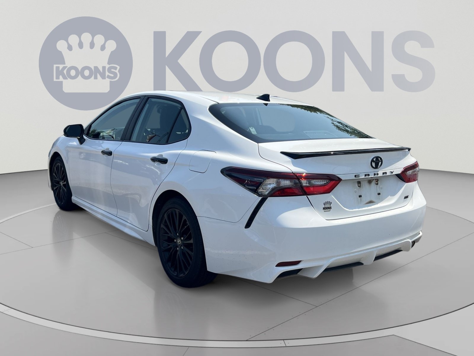 Used 2022 Toyota Camry SE FWD image 4