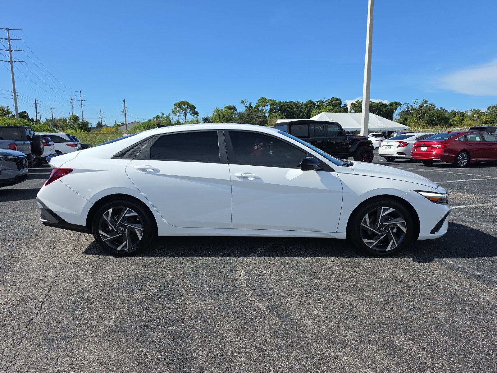 Used 2025 Hyundai Elantra Sport FWD image 3