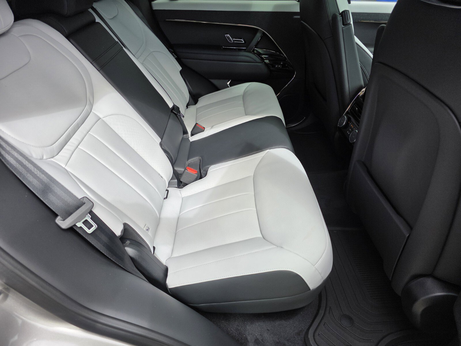 New 2026 Land Rover Range Rover Sport Dynamic SE image 5