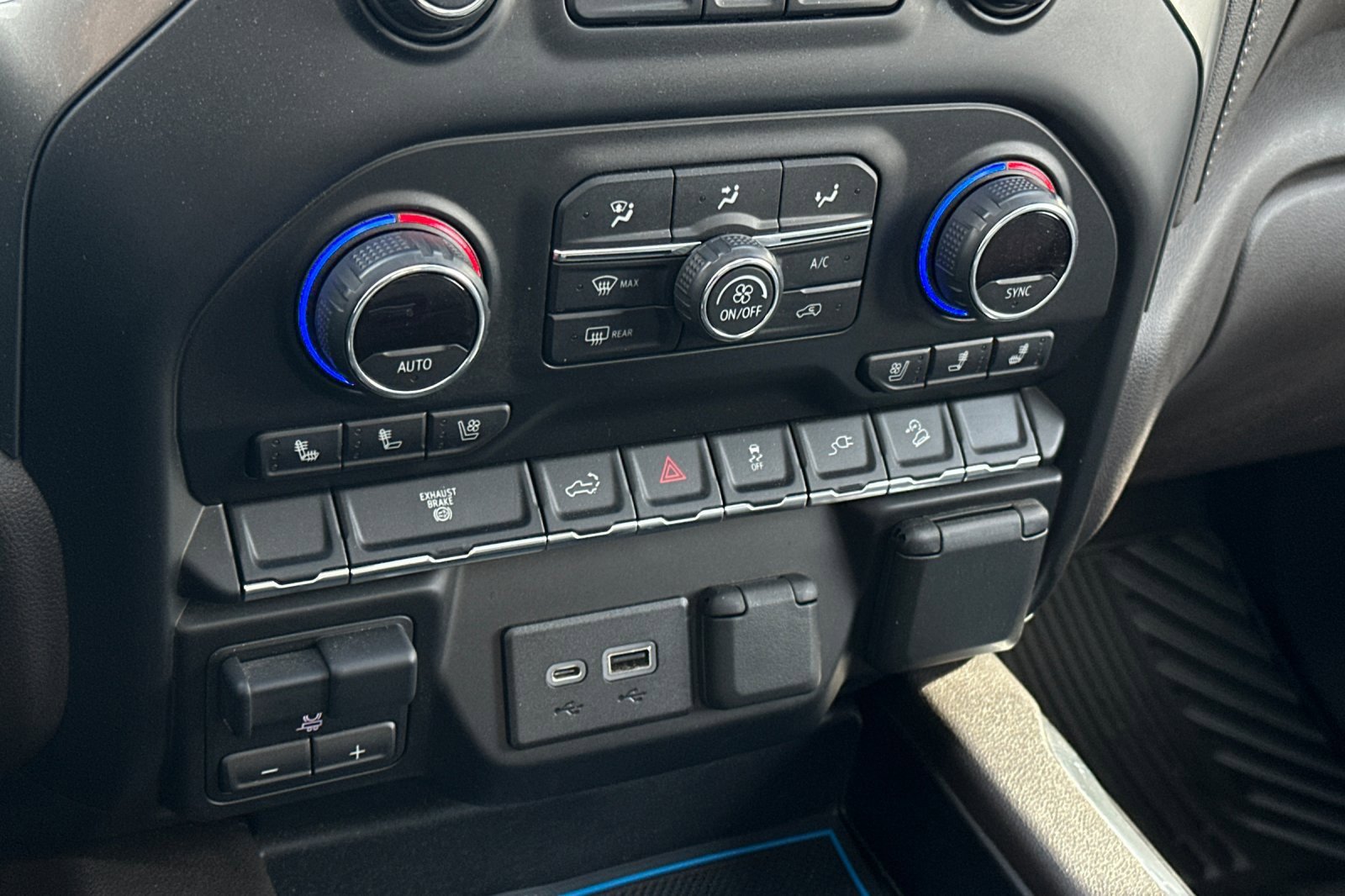 Used 2021 Chevrolet Silverado 2500 LTZ w/ LTZ Convenience Package image 19