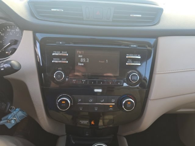 Used 2017 Nissan Rogue S AWD/4WD image 9