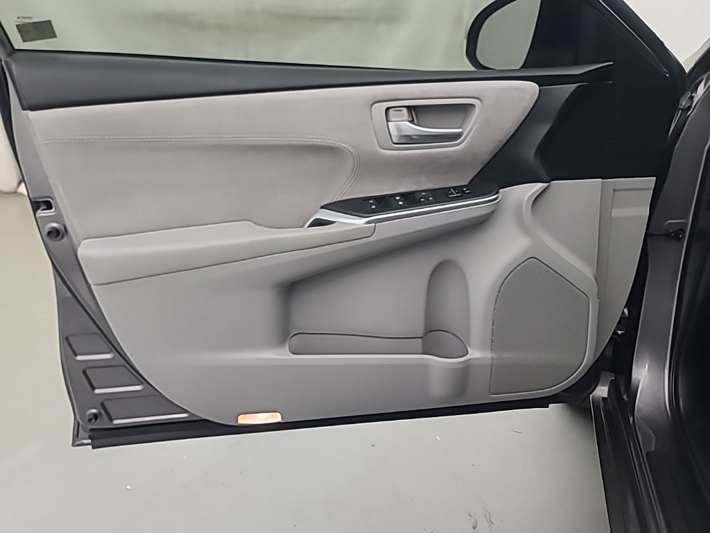Used 2015 Toyota Camry XSE FWD image 22