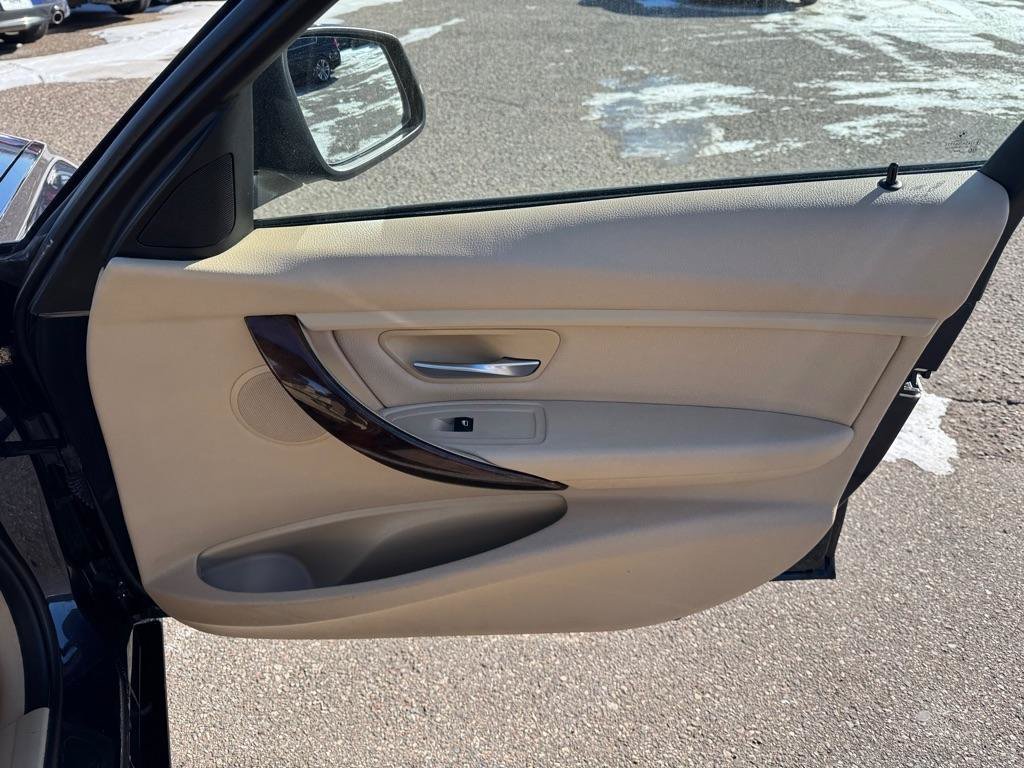 Used 2014 BMW 320i xDrive Sedan AWD/4WD image 29