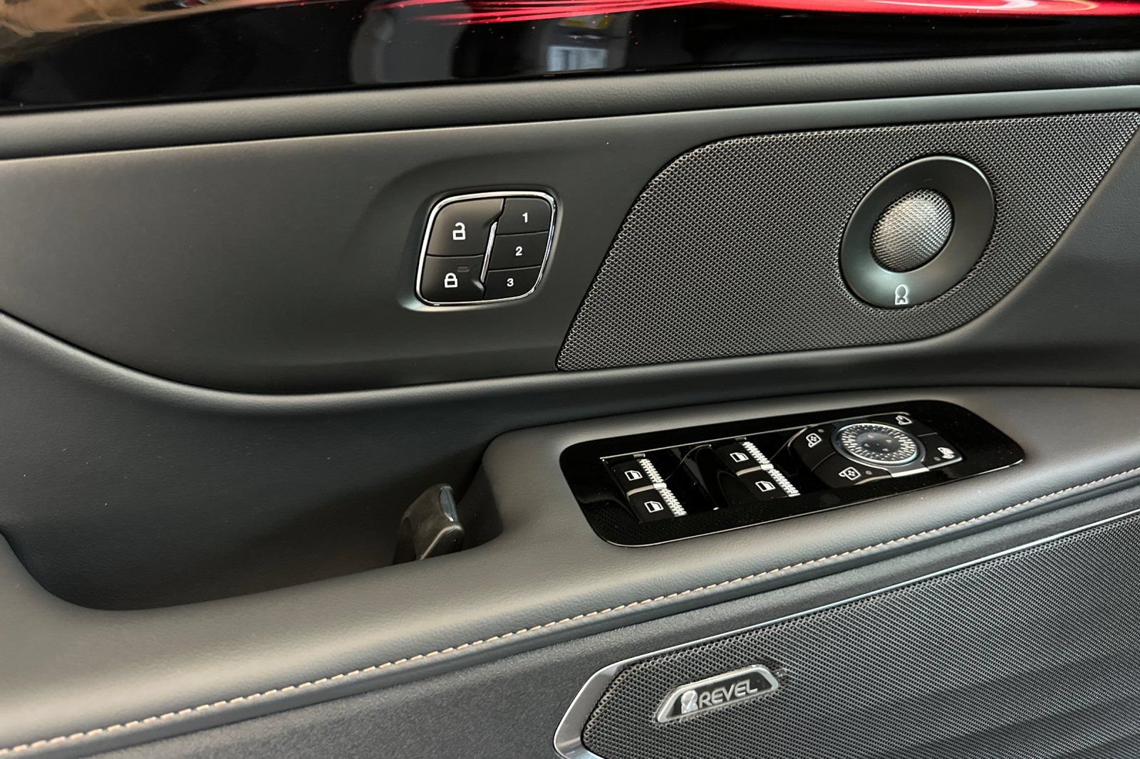 New 2026 Lincoln Nautilus Reserve w/ Jet Appearance Package AWD/4WD image 10