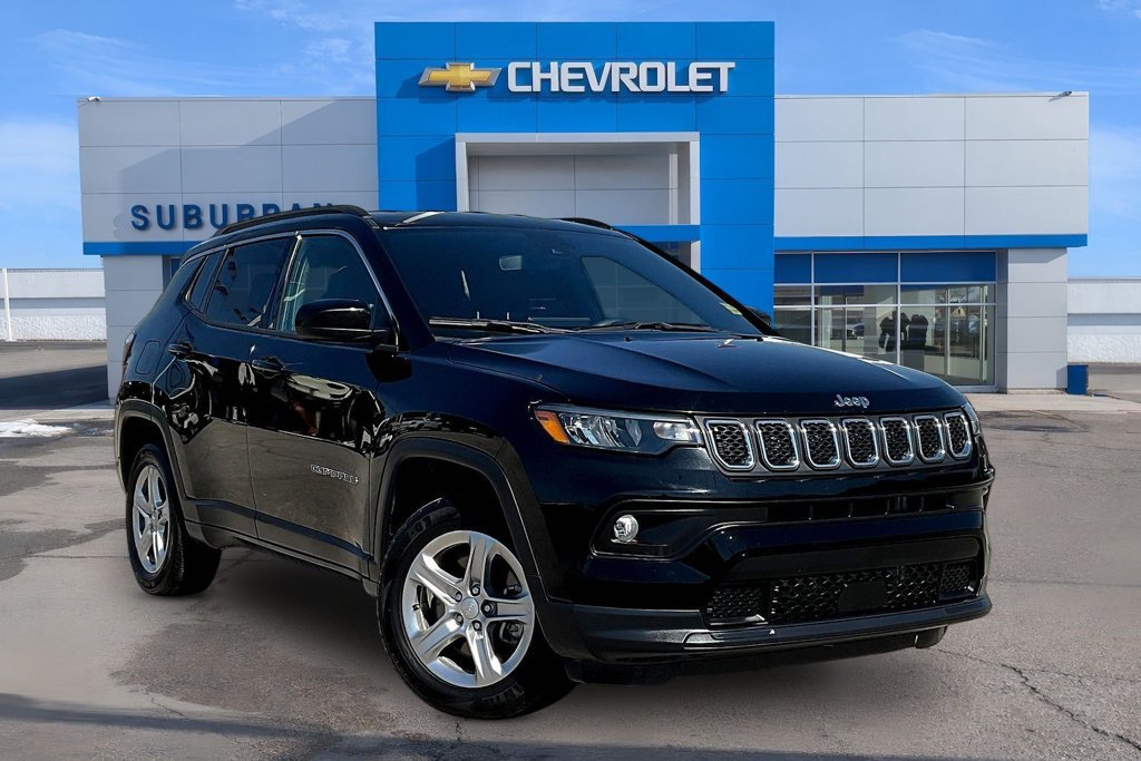 Used 2024 Jeep Compass Latitude AWD/4WD image 2