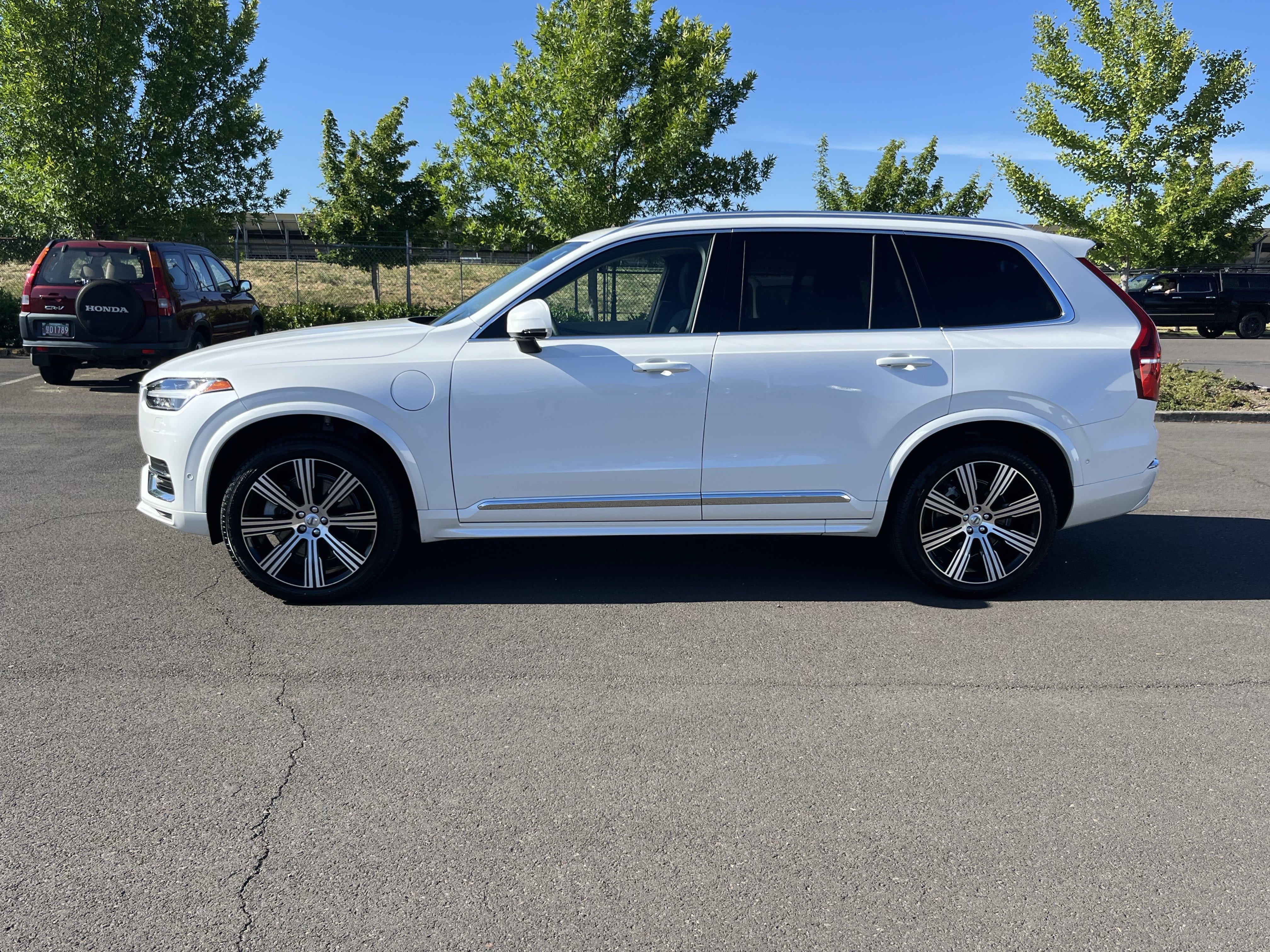 Used 2025 Volvo XC90 T8 Plus w/ Protection Package Premier AWD/4WD image 2