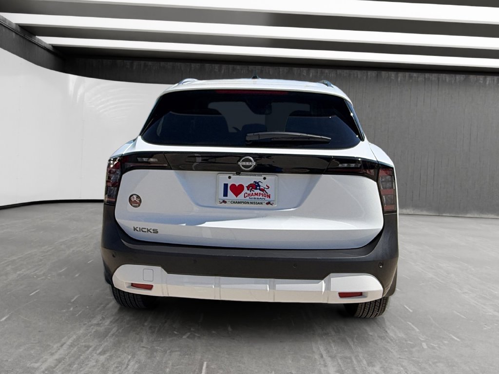 Used 2026 Nissan Kicks SV w/ SV Premium Package FWD image 4