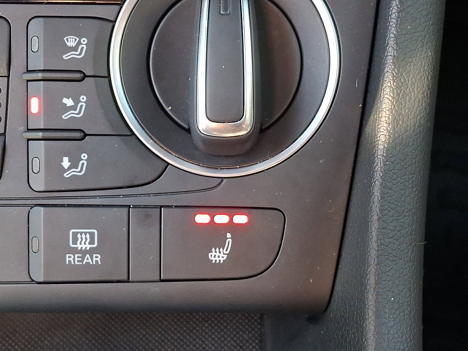 Used 2018 Audi Q3 2.0T Premium Plus w/ Premium Plus Package AWD/4WD image 24