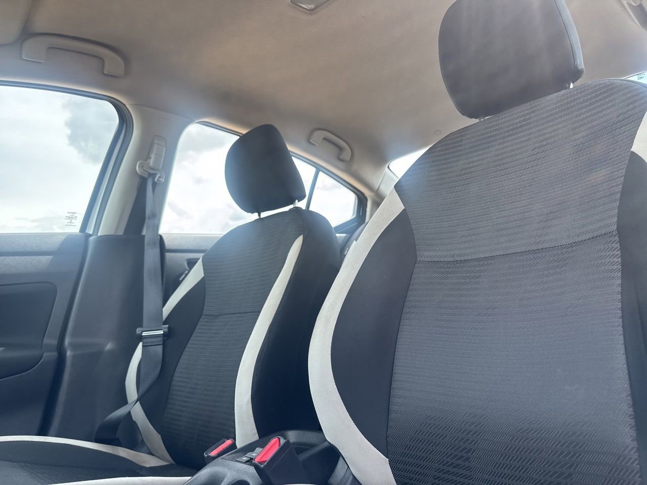 Certified 2022 Nissan Versa SV FWD image 34