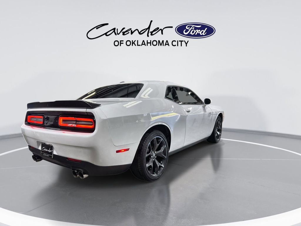 Used 2020 Dodge Challenger SXT w/ Blacktop Package image 8