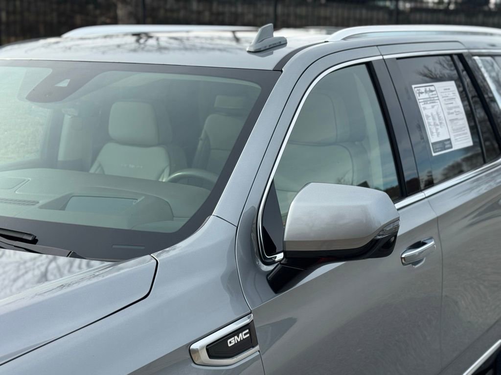 Used 2024 GMC Yukon Denali w/ Advanced Technology Package image 11