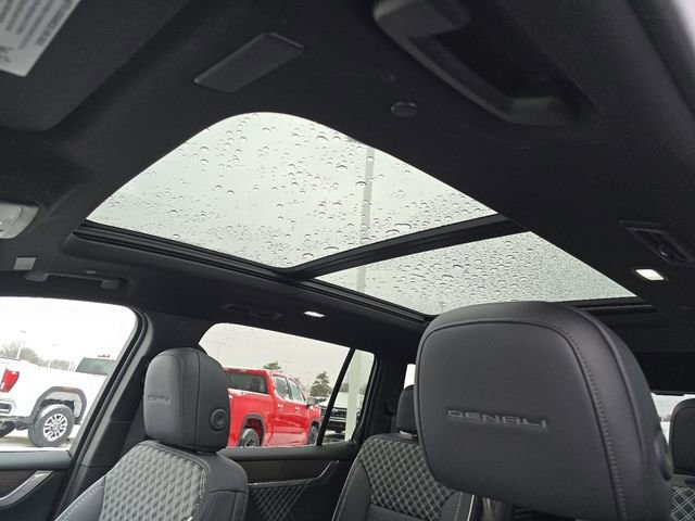 Used 2025 GMC Acadia Denali w/ Super Cruise Package image 3