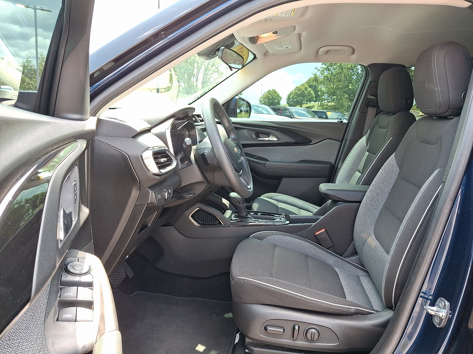 Used 2022 Chevrolet TrailBlazer LT w/ Driver Confidence Package AWD/4WD image 13