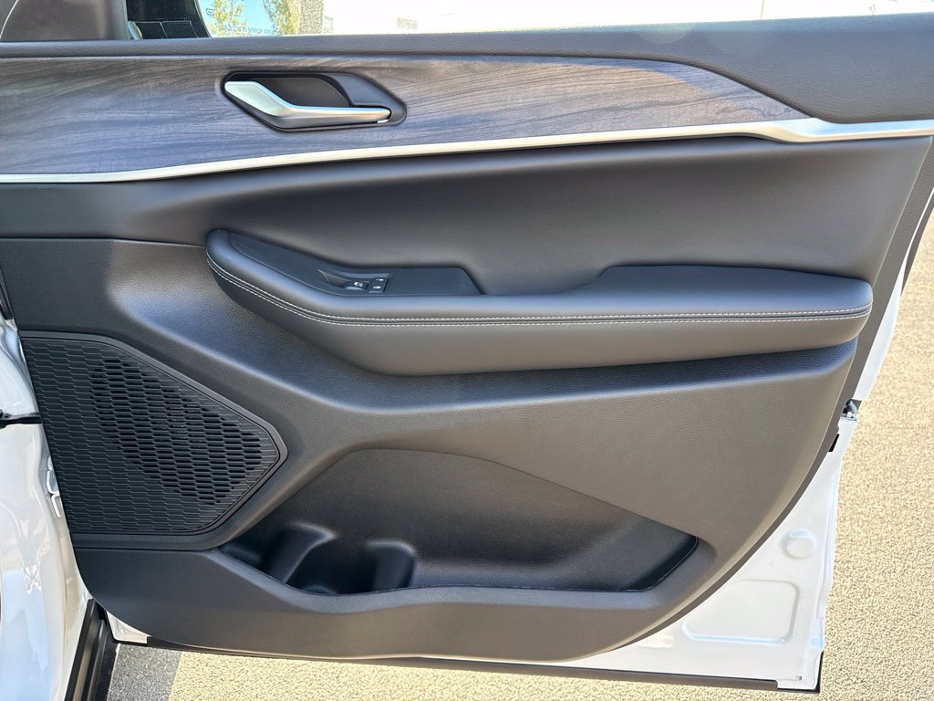 New 2027 Jeep Grand Cherokee L Limited AWD/4WD image 10