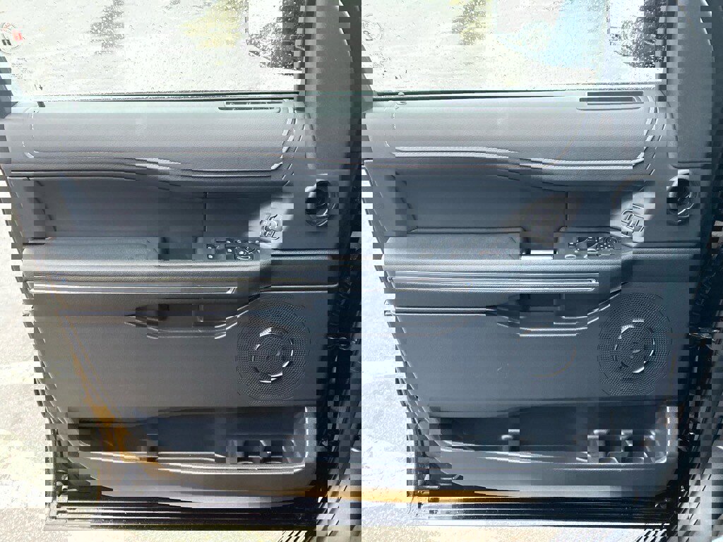 Used 2024 Ford Expedition XLT image 23