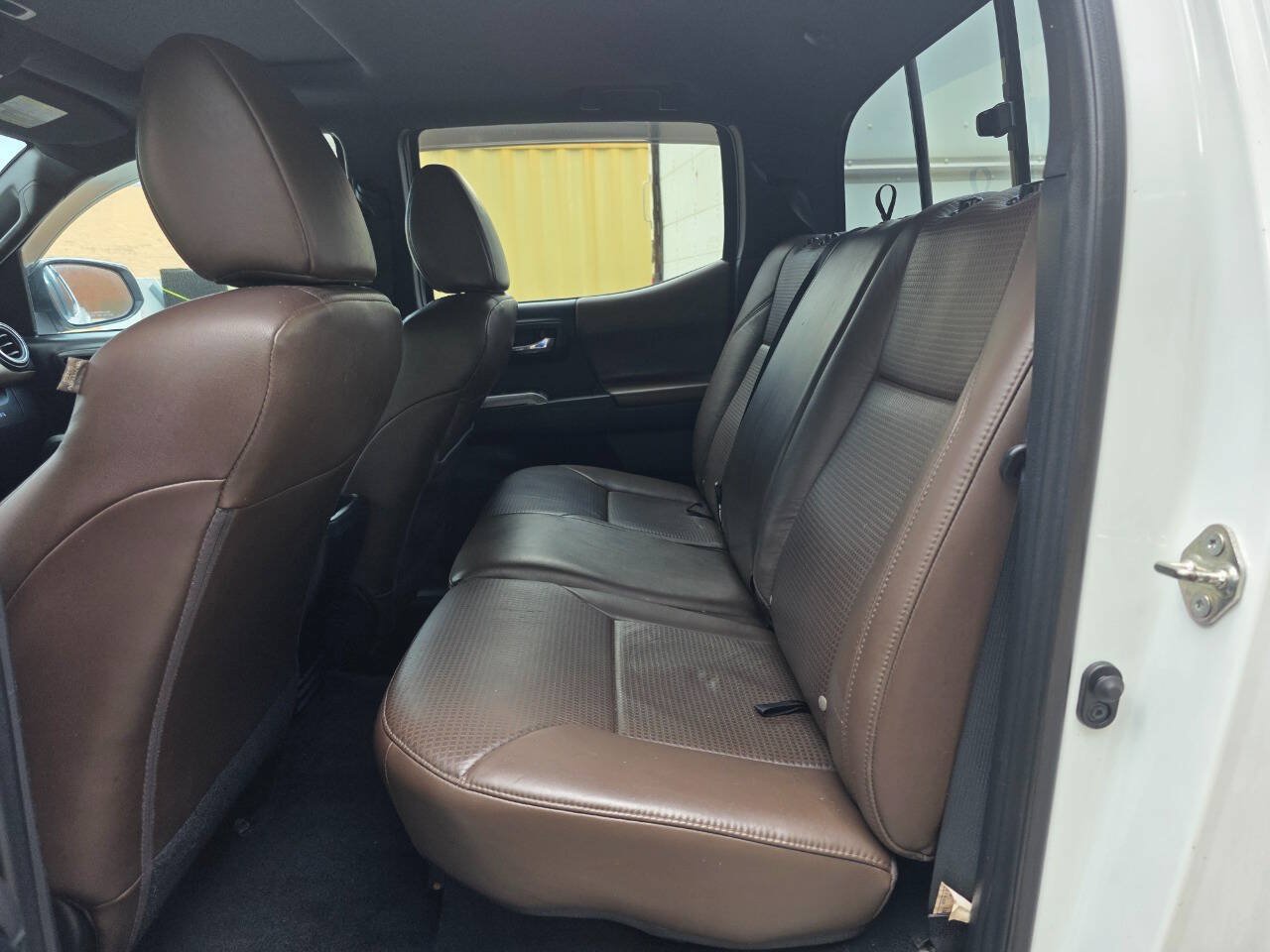 Used 2016 Toyota Tacoma Limited w/ Towing Package AWD/4WD image 31