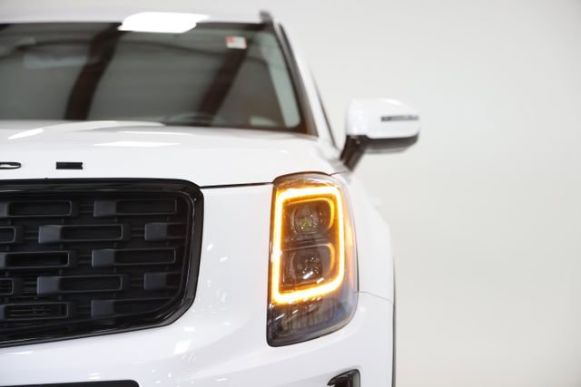 Used 2022 Kia Telluride SX w/ SX Prestige Package AWD/4WD image 3