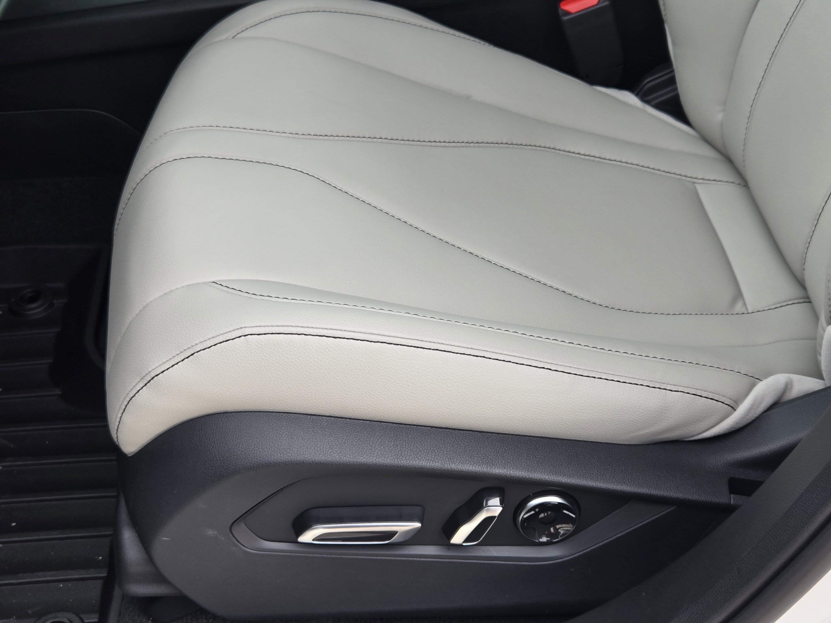 New 2026 Acura RDX SH-AWD image 12