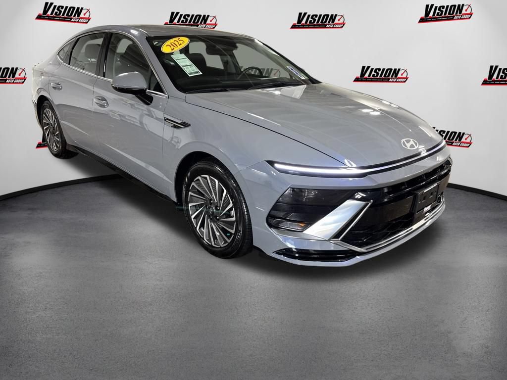 Used 2025 Hyundai Sonata SEL FWD image 3