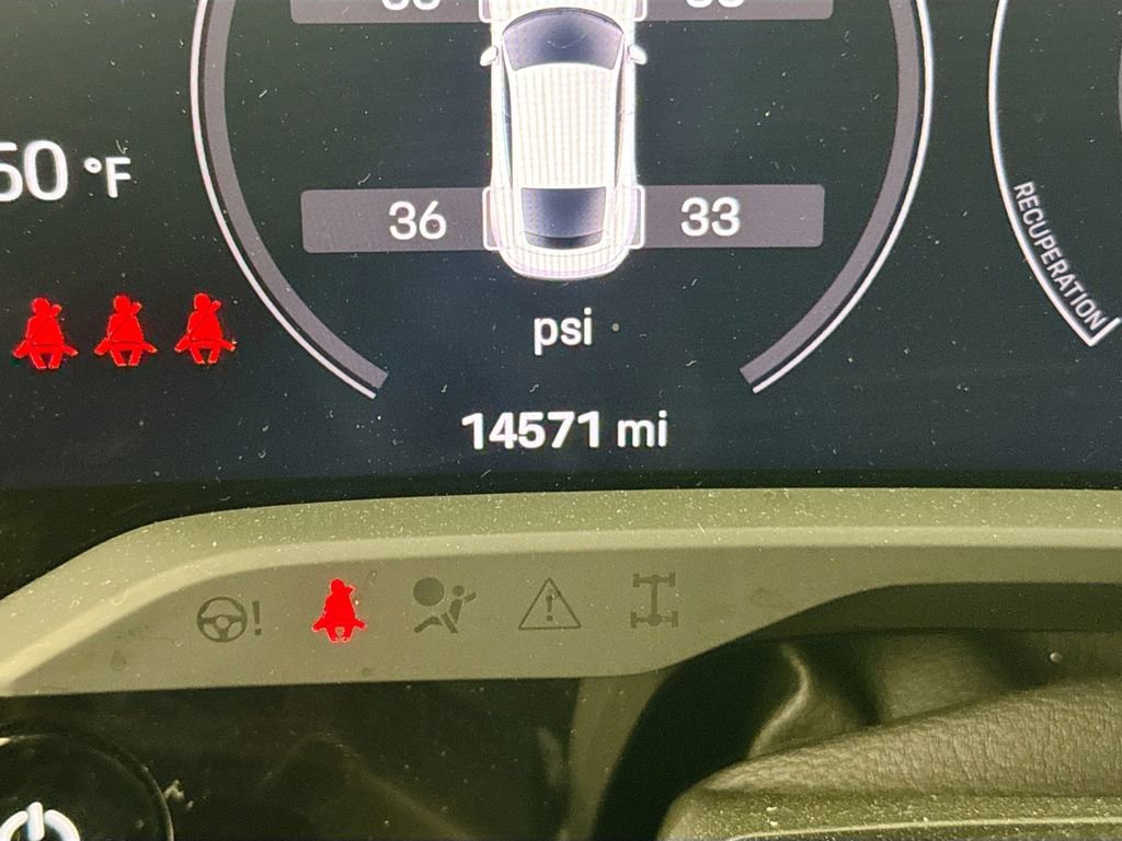 Used 2024 Porsche Taycan image 12