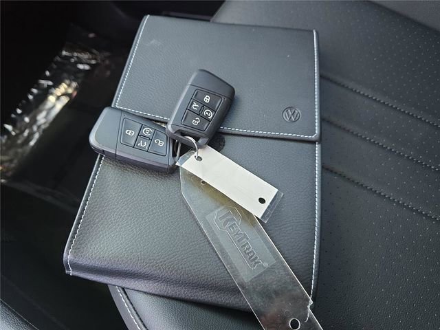 Used 2023 Volkswagen Tiguan SE R-Line image 27