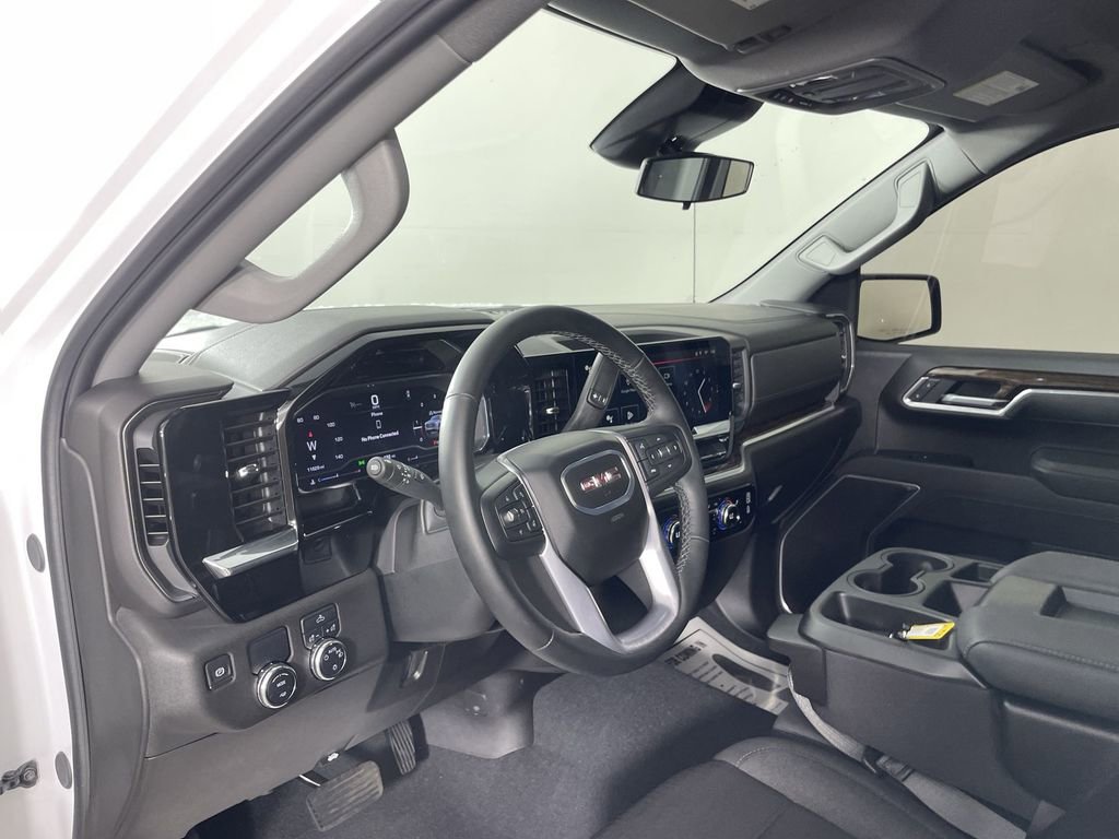 Used 2025 GMC Sierra 1500 SLE image 10