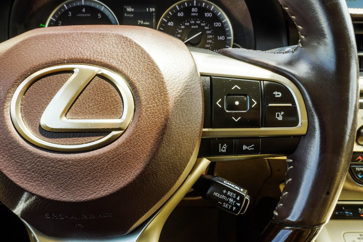 Used 2018 Lexus ES 350 w/ Ultra Luxury Package FWD image 32