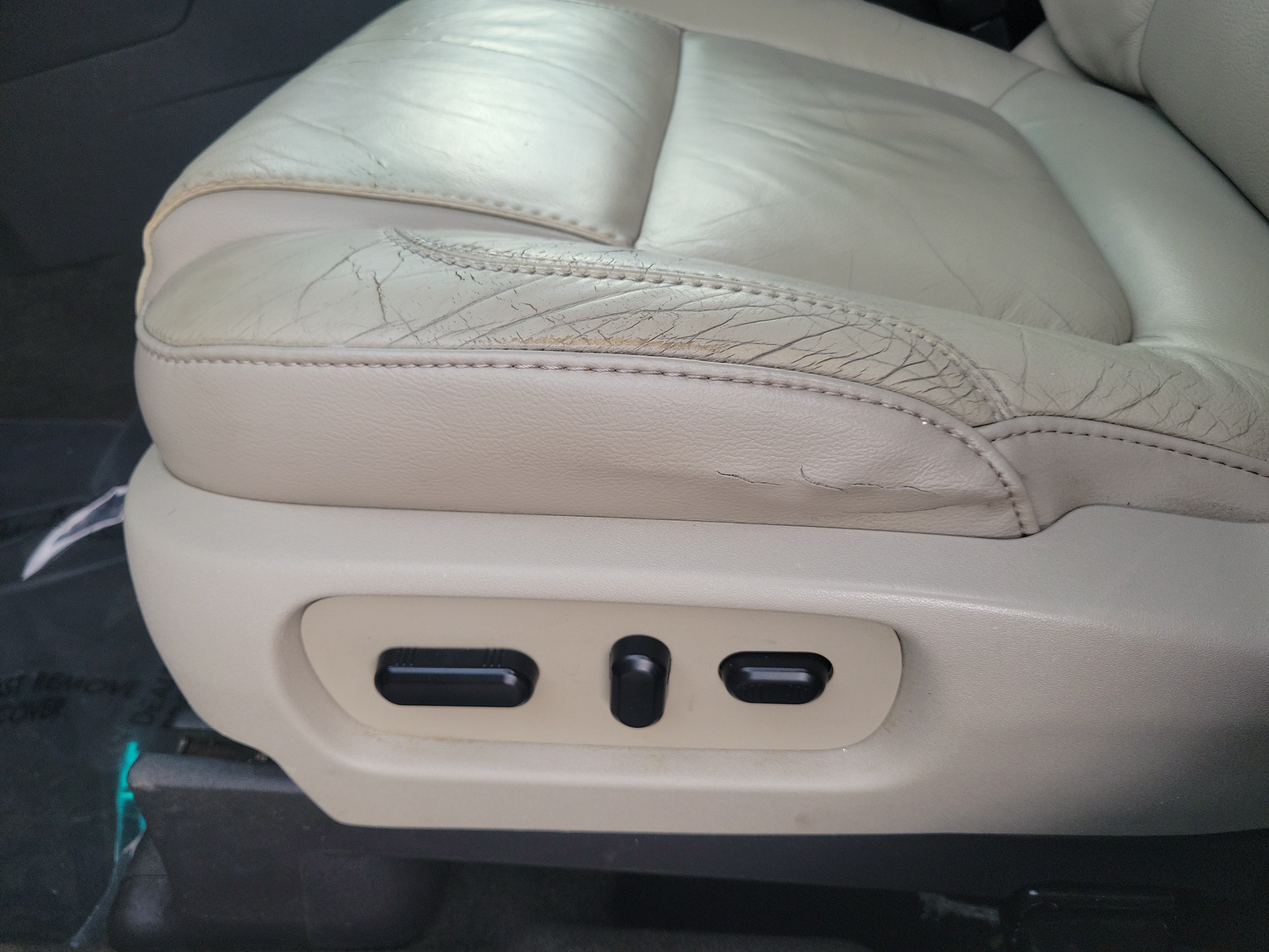 Used 2014 Ford Explorer XLT w/ Equipment Group 202A FWD image 23