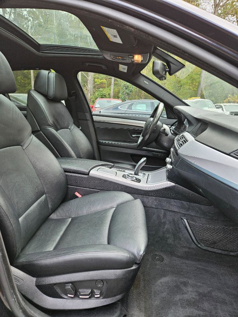 Used 2013 BMW 550i xDrive Sedan AWD/4WD image 38