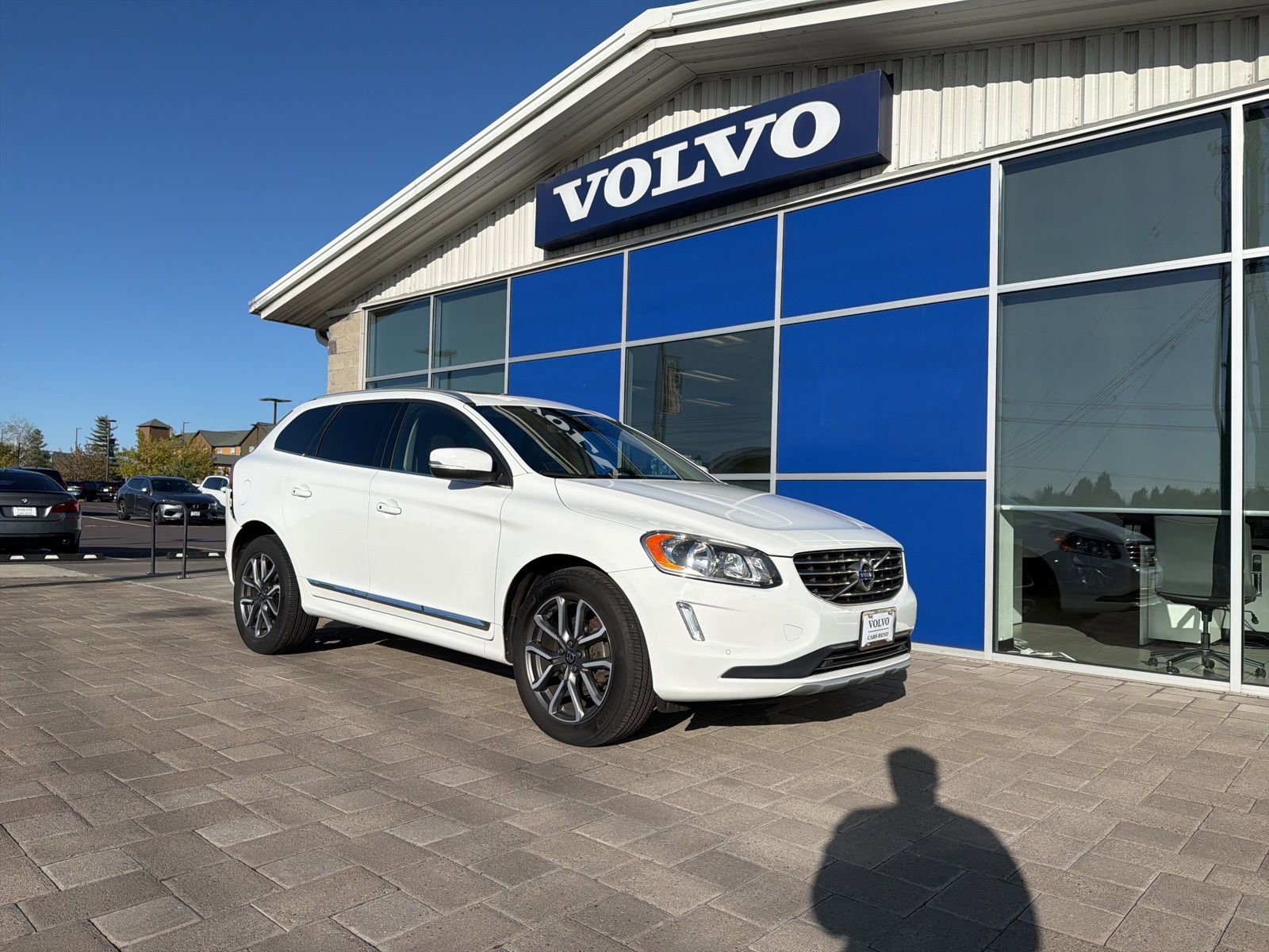 Used 2016 Volvo XC60 T6 w/ Proximity Package AWD/4WD image 1
